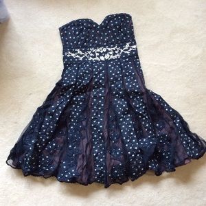 Lithe strapless dress black brown toned.